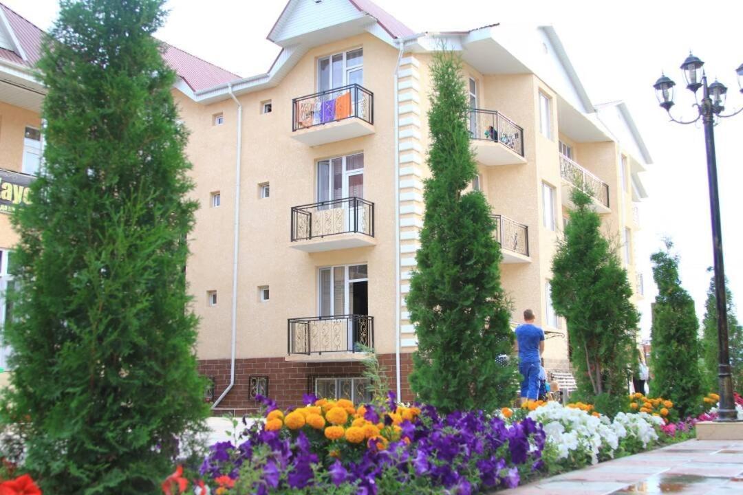Brandhouse Hotell Bosteri Exteriör bild